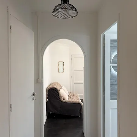 Daire Cosy Avec Terrasse A Hyeres, Plages A 15 Minutes